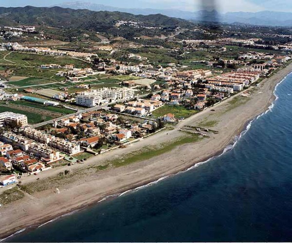 Playa Torre de Benagalbón (Fuente: AndalucIa.org, Junta de Andalucía) Playa Torre de Benagalbón (Fuente: AndalucIa.org, Junta de Andalucía)